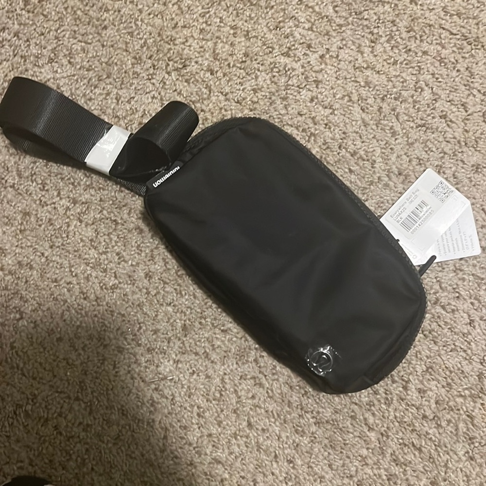 - Everywhere lululemon Fanny pack belt bag